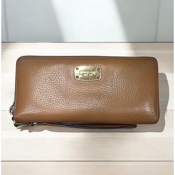 Michael Kors Fulton Large Leather Hobo Bag & Zip Around Continental Wallet - Picture 7 of 16